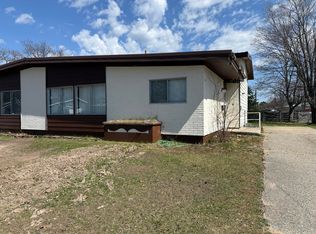 9 Parkside Dr, Kincheloe, MI 49788