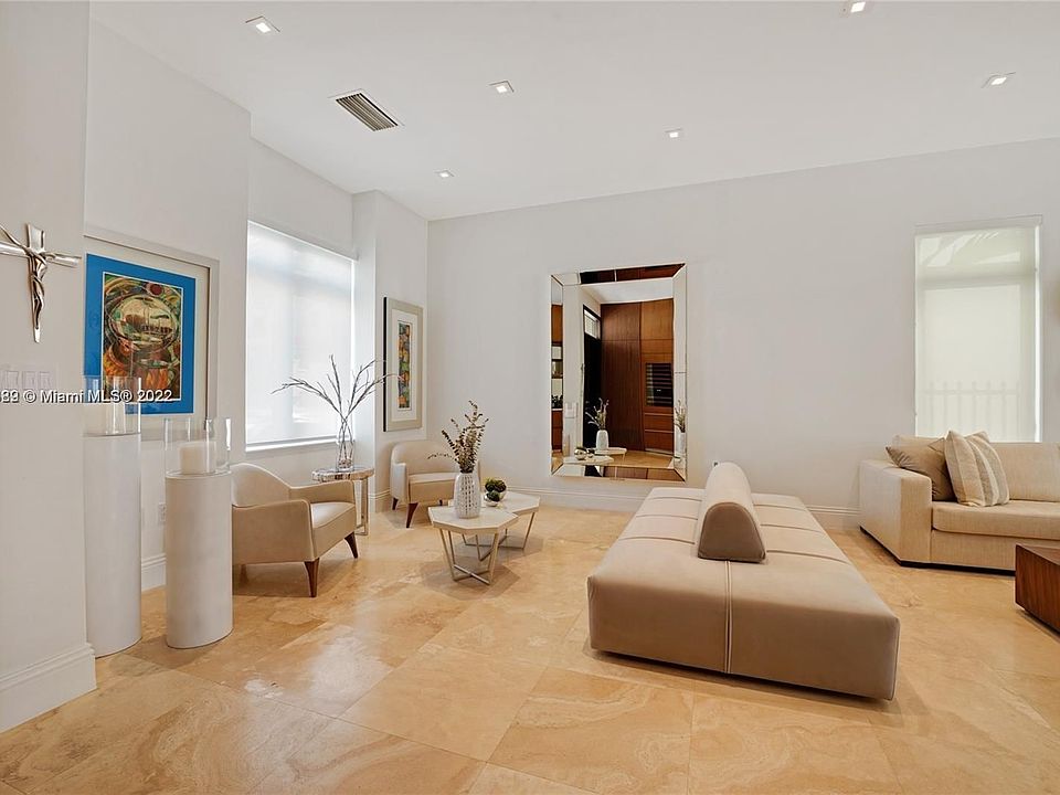 1st image of 550 Valencia Ave APT 1