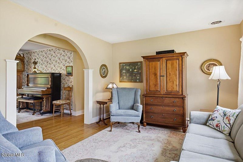5th image of 35 Schuyler Drive