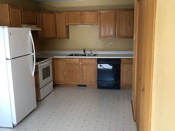 4th image of 704 Mantle Dr #A