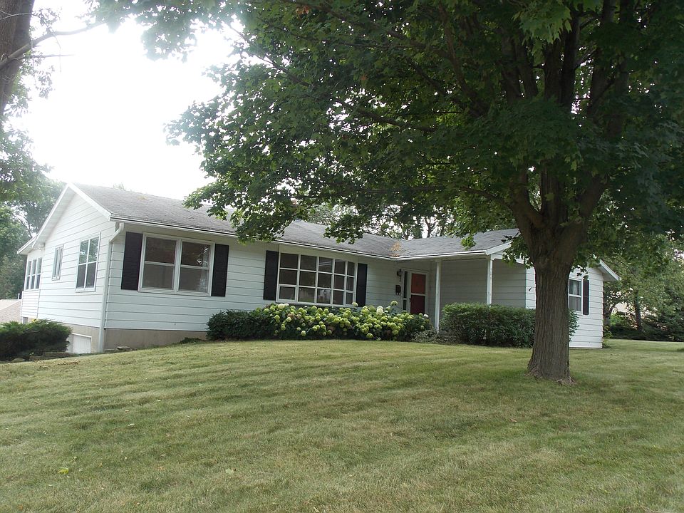 1st image of 304 W Pine St