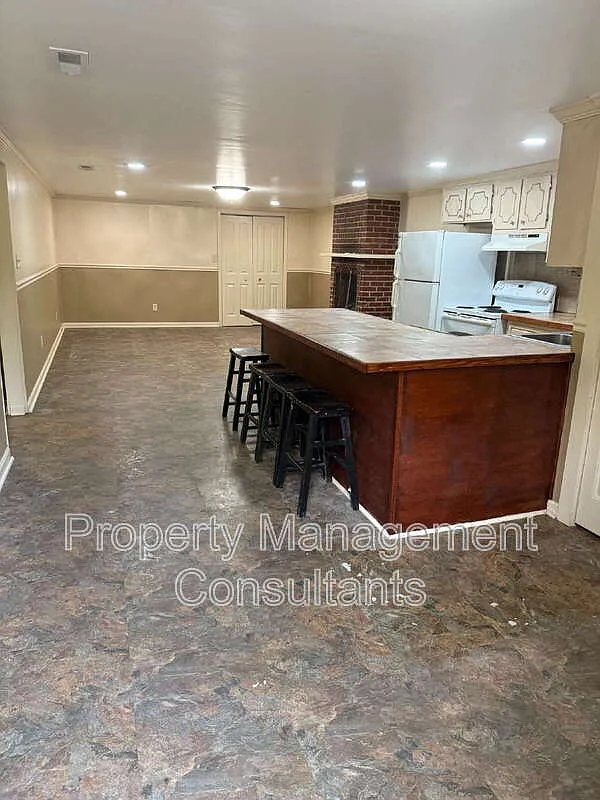 2 bed, 1.0 bath, 1000 sqft, $750 — Photo 2