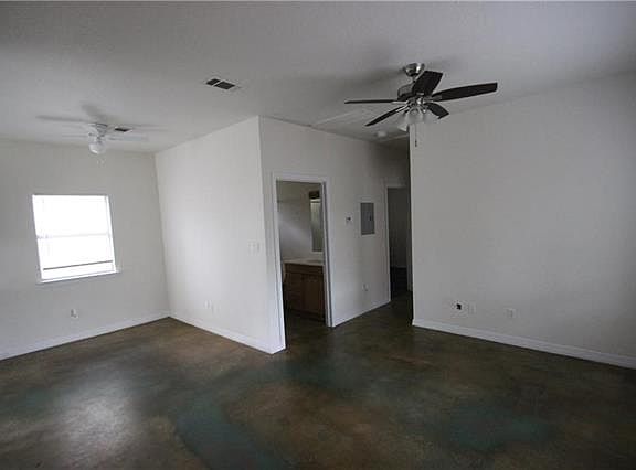 2nd image of 3318 Blumie St