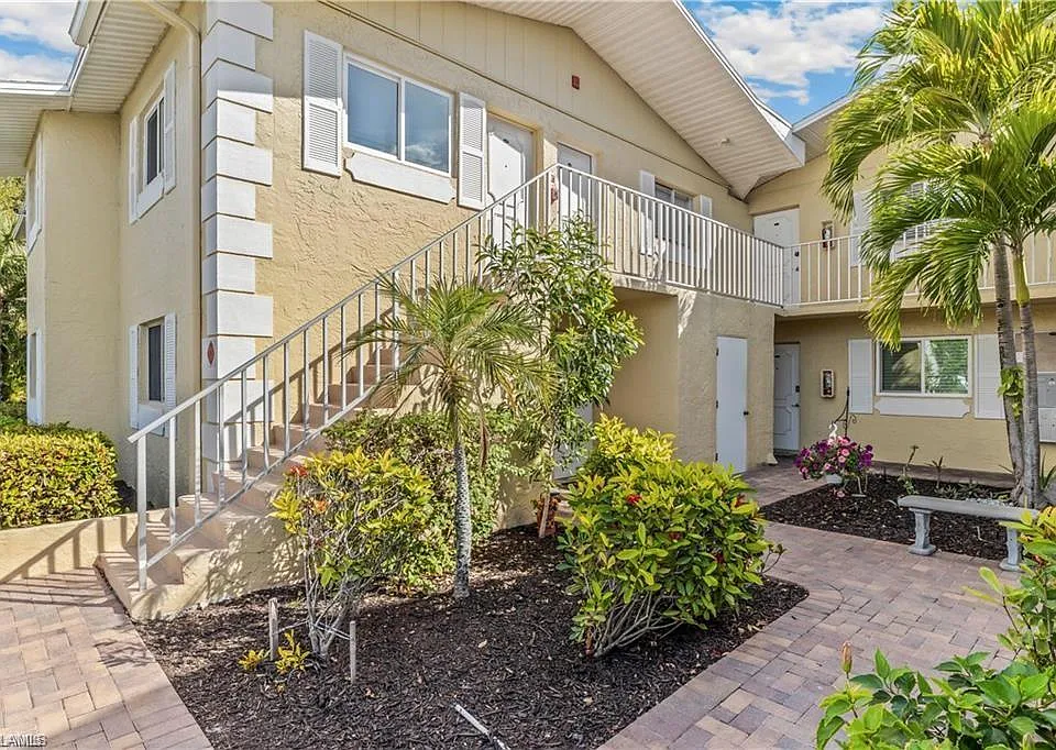 8127 Country Rd #203