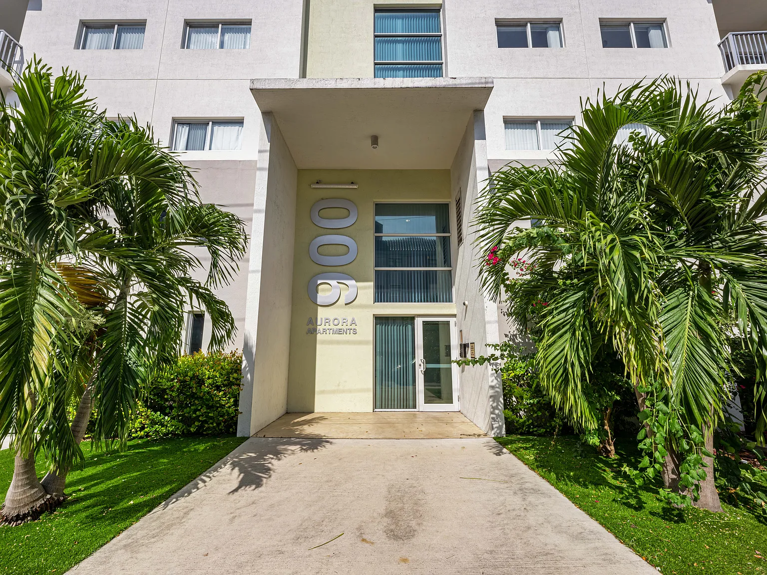 2 bed, 978 sqft, $2,400 — Photo 2
