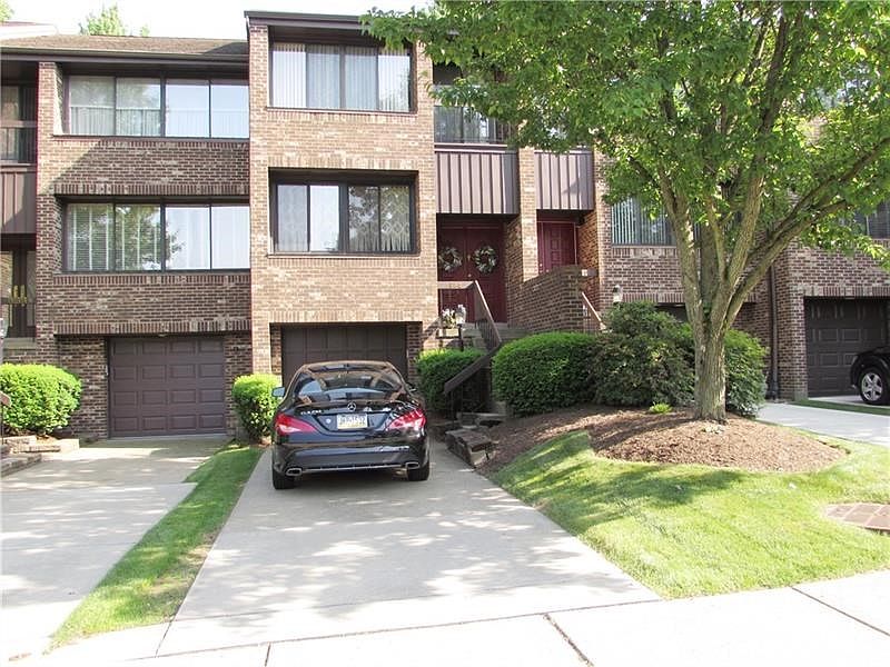 Beautifully Updated Home in the Fairways Condominium Community in Oakmont. It has 2 Spacious Bedrooms, 2  Baths, and Lots of Sto