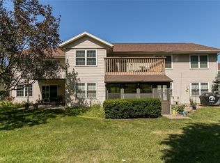 4125 Summerfield Ln NE APT D, Cedar Rapids, IA 52402