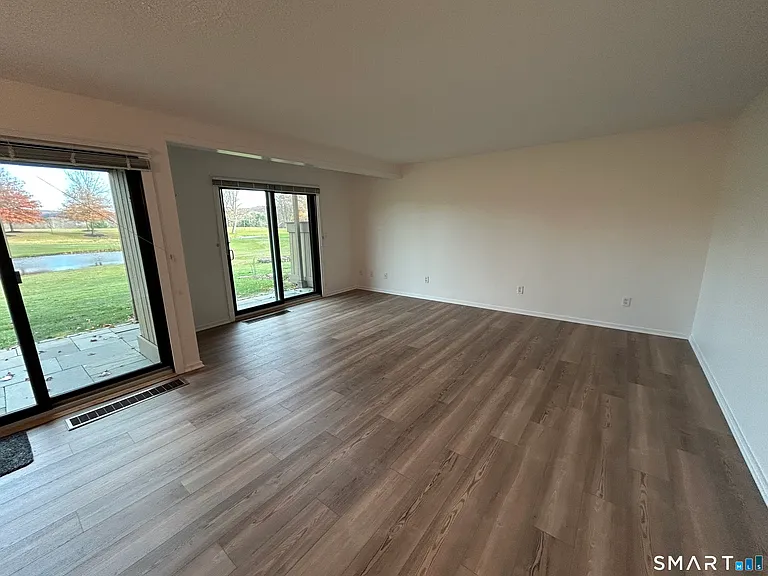 419 Heritage Vlg #B — Photo 7