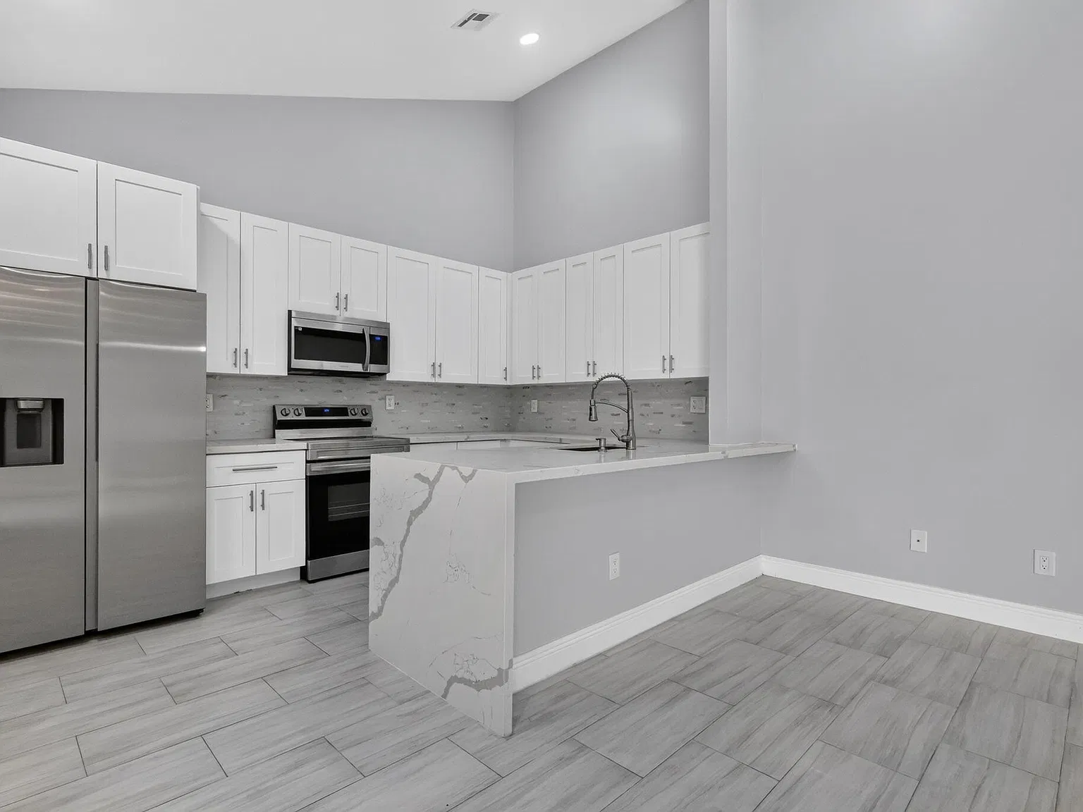 3 bed, 2.0 bath, 1332 sqft, $2,700 — Photo 3
