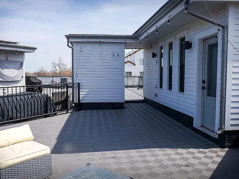 3321 N Downing St — Photo 22