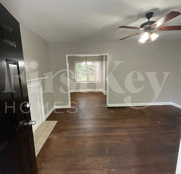 1731 N Olympian Way SW — Photo 2