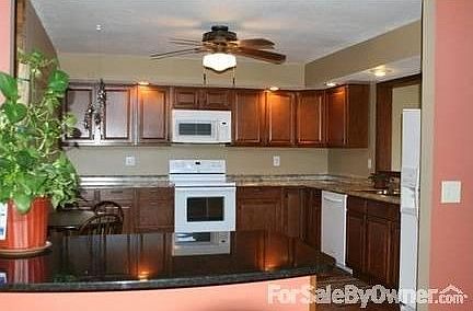 Kitchen : Newly remodeled - cabinets, wood laminate flooring, Formica and Granite counter
