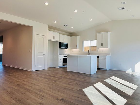 3rd image of 15677 Kings Peak Dr