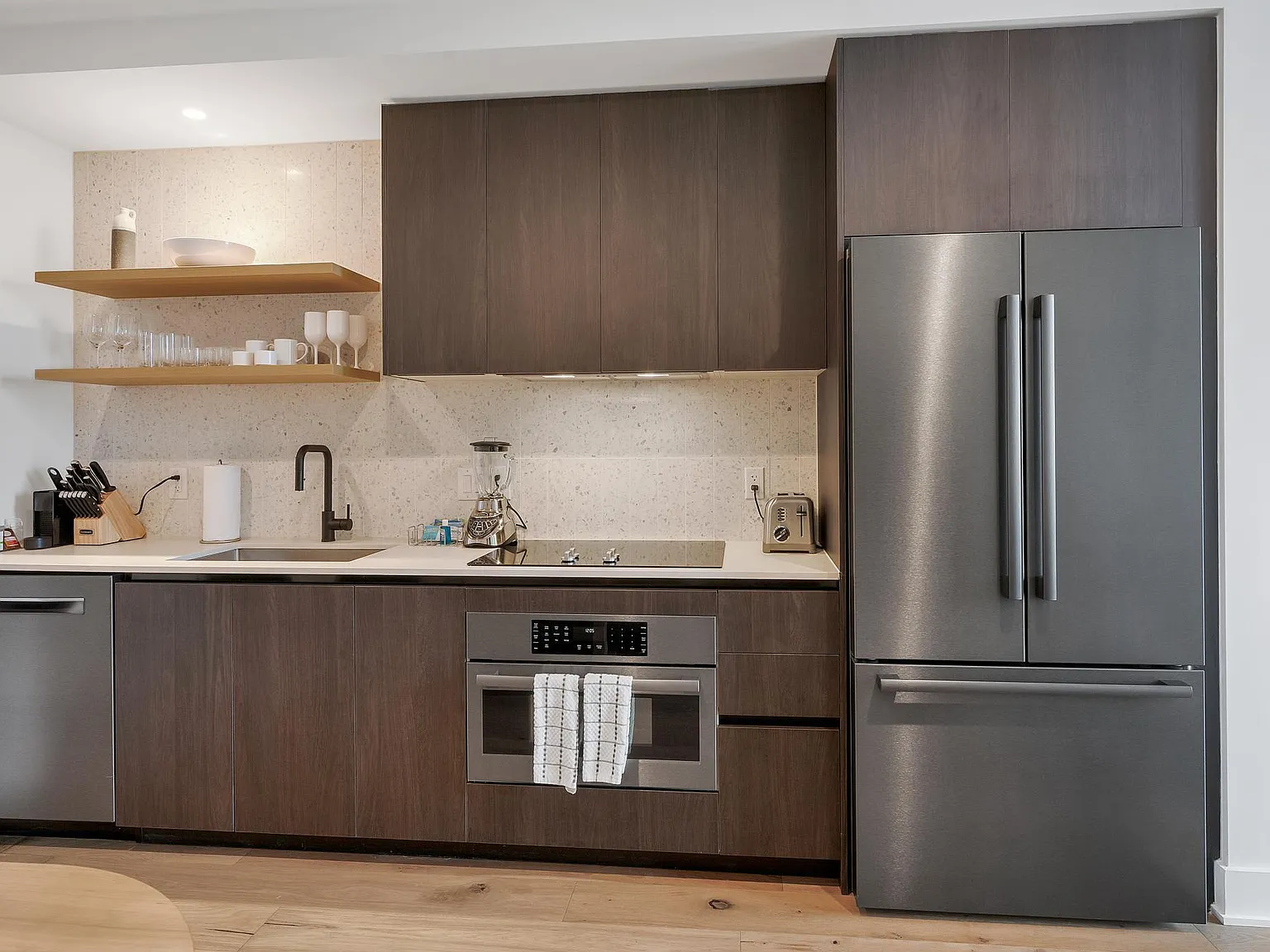 1 bed, 728 sqft, $4,550 — Photo 2