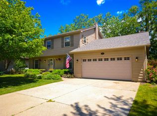 415 Teal Rd, Lindenhurst, IL 60046