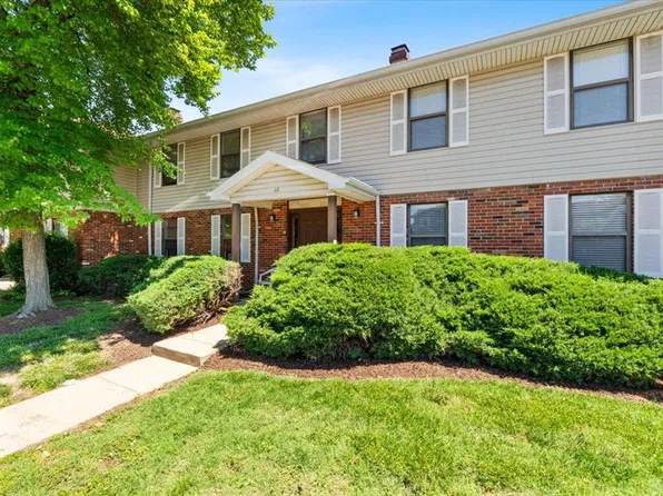2032 New Sun Dr, Florissant, MO 63031
