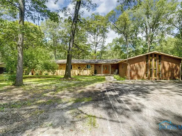 14701 Wingston Rd, Bowling Green, OH 43402