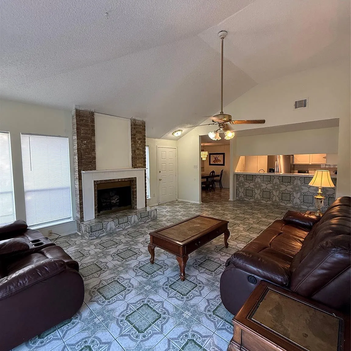 3 bed, 2.0 bath, 1620 sqft, $1,850 — Photo 3