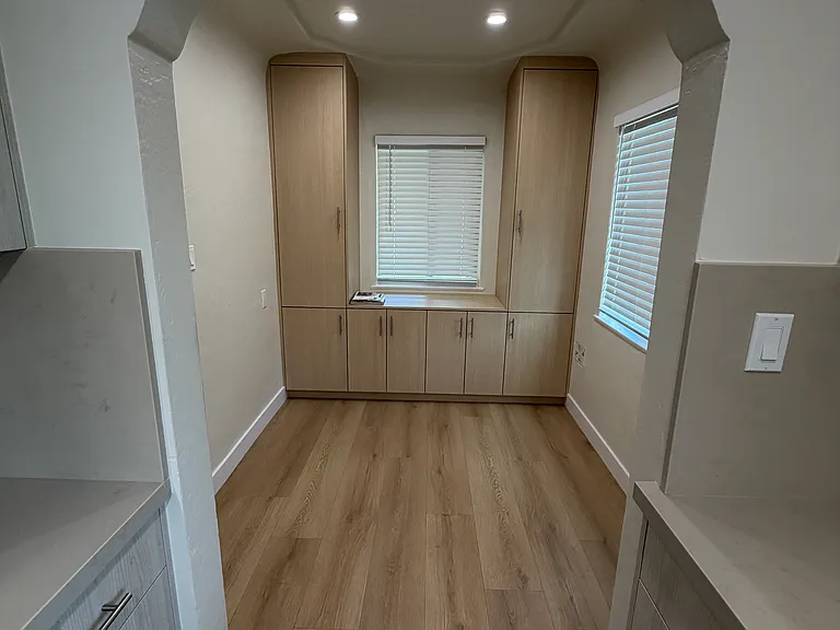 1090 E Verdugo Ave — Photo 11
