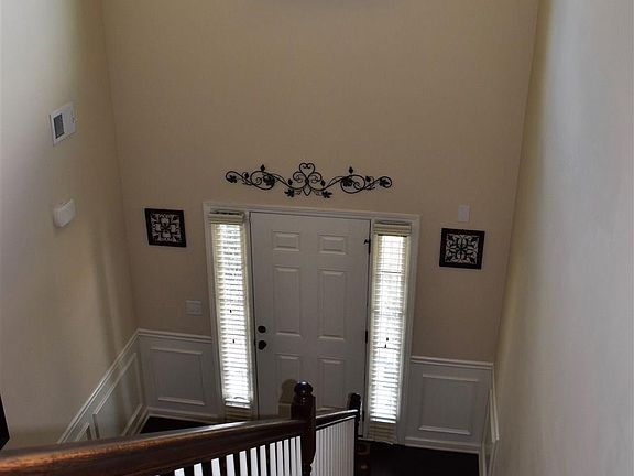 4th image of 518 Moulton Way