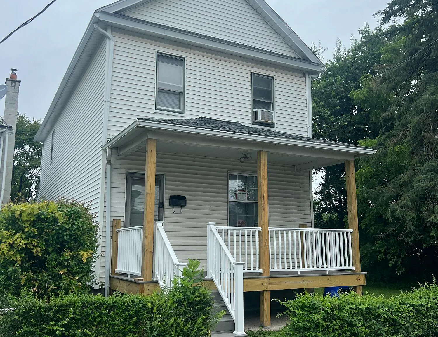 3 bed, 1.0 bath, 1500 sqft, $1,400 — Photo 1