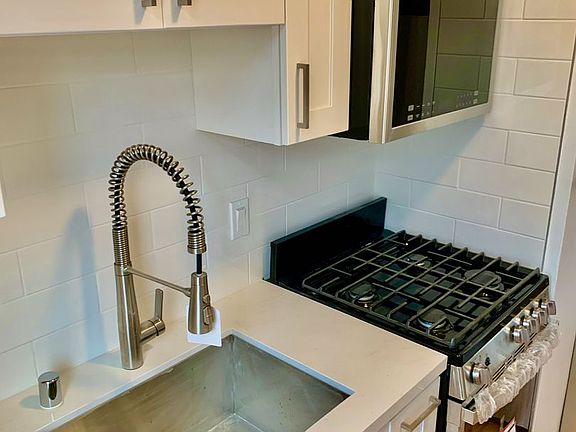 4th image of 1600-1610 Sutter St #303