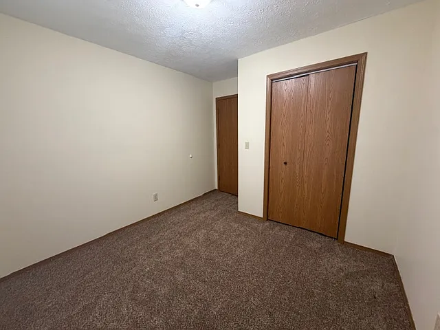 3 bed, 1.5 bath, 1350 sqft, $1,300 — Photo 16
