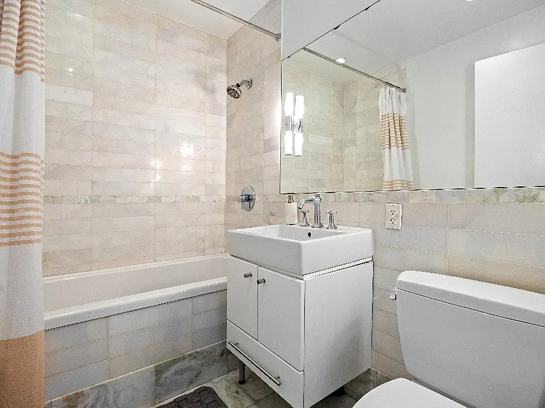 635 W 42nd St #27K — Photo 3