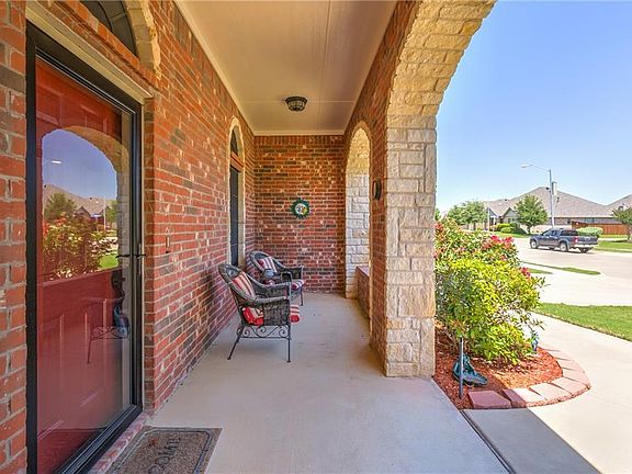 4th image of 4032 Palomino Dr