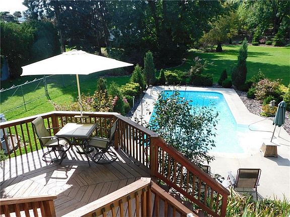 5th image of 419 Jefferson Dr
