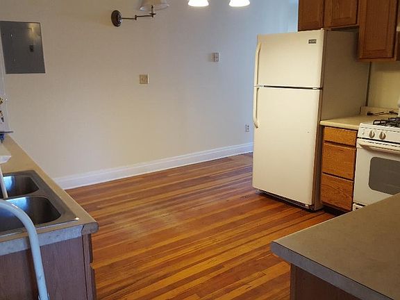 4th image of 249 Alden Ave #3
