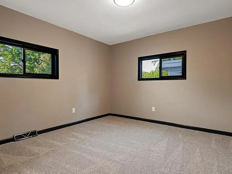 2175 Gale Dr — Photo 24