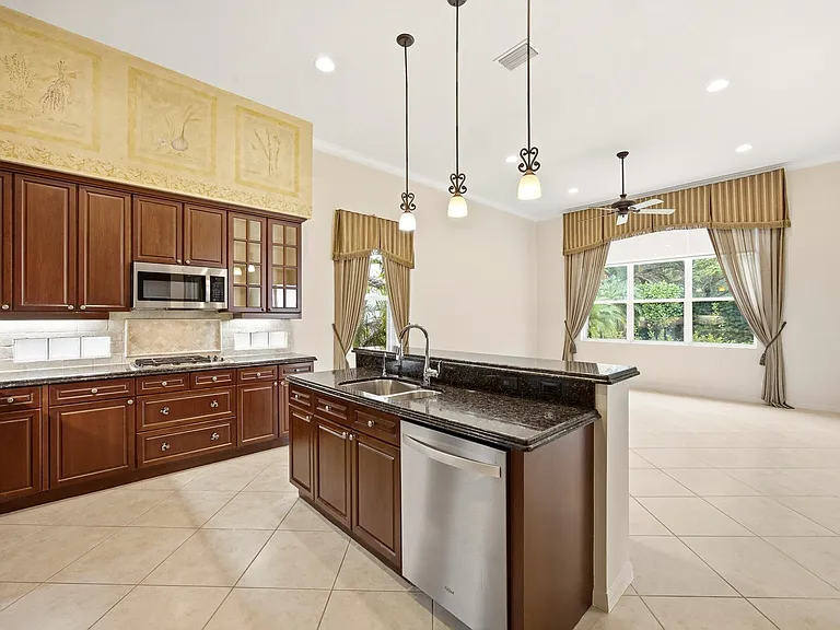 195 Sedona Way — Photo 16
