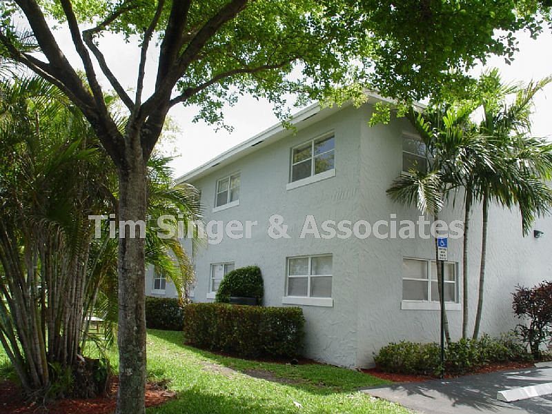1st image of 4051 NE 13th Ave APT 50