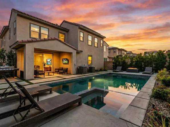 35821 Cannon Dr, Palm Desert, CA 92211