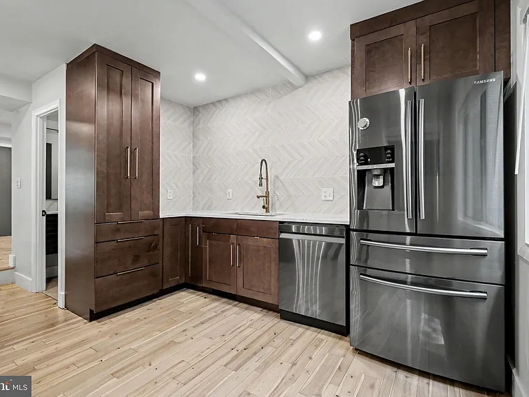 2105 Glencourse Ln — Photo 18