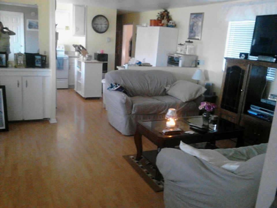 kitchen and livingroom