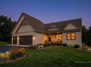 1199 60th St, Hudson, WI 54016