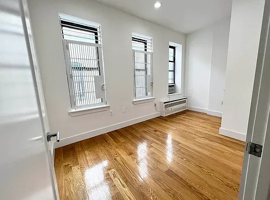 Rented by EastMount Realty LLC | media 4