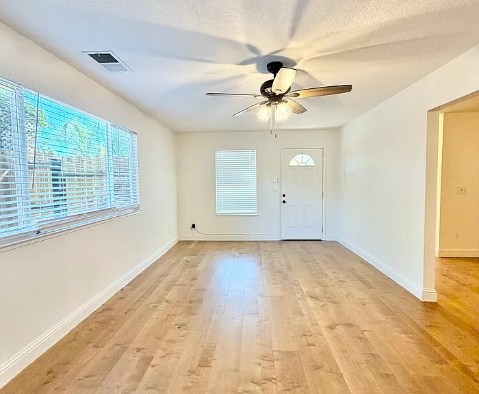 3109 Panama Ave — Photo 6