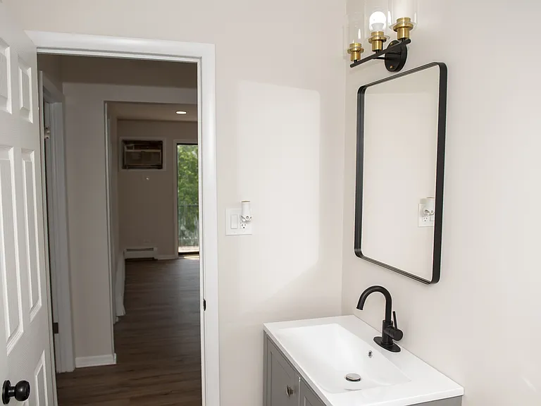 101 Oglesby Ave — Photo 53