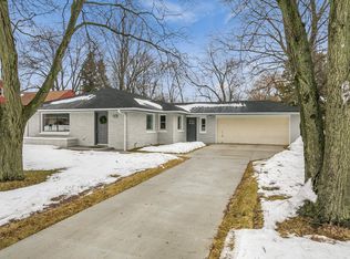 8944 N Navajo Rd, Bayside, WI 53217
