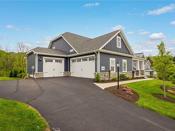 3rd image of 490 Harvest View Dr