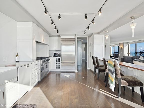 4th image of 2800 N Lake Shore Dr APT 3101