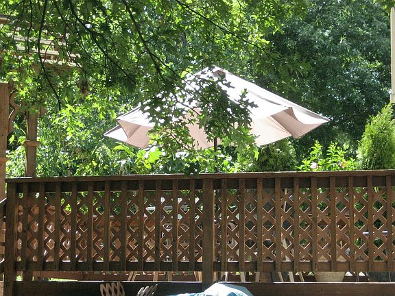 deck off kitchen thru sliding door