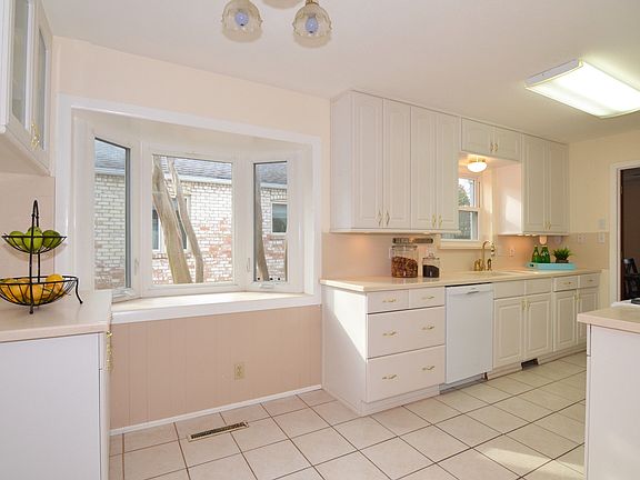 5th image of 1303 Comanche Dr