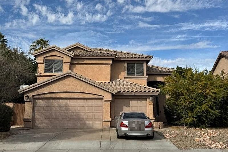 1st image of 532 W Myrtle Dr