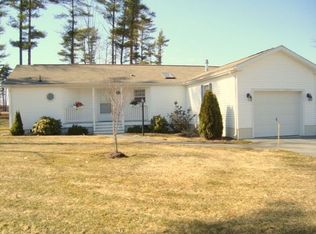 7701 Oak Point Dr, Middleboro, MA 02346