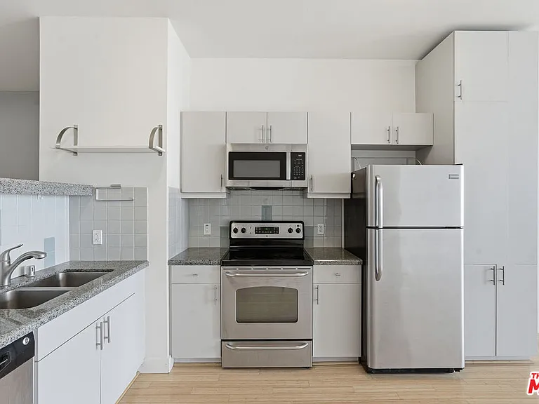 3810 Wilshire Blvd #1609 — Photo 10