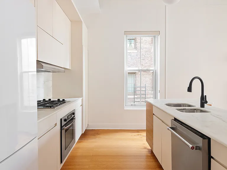 126 E 19th St #5 — Photo 13